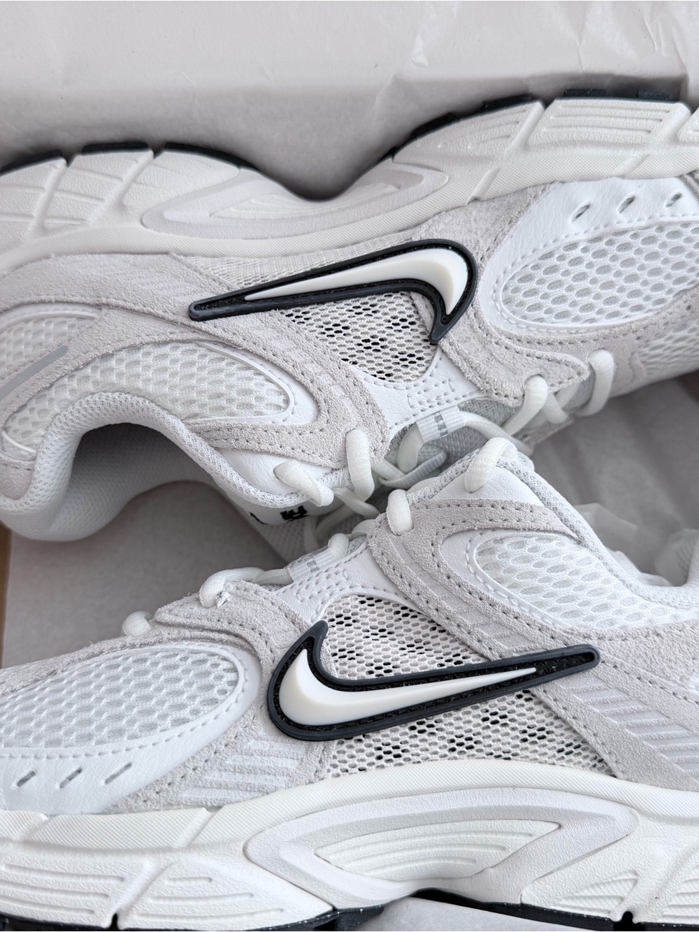 WOMEN'S NIKE V5 RNR SUEDE SNEAKERS - Picture 2 of 8